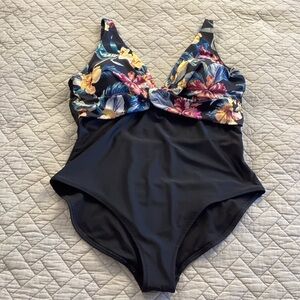 Heat Floral Black Women's One Piece Swimsuit Sz XL